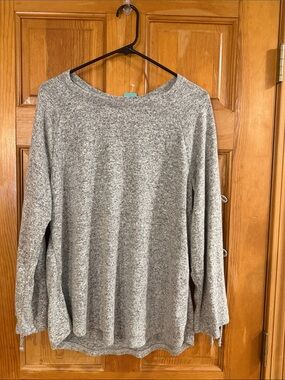Maurices gray long open sleeve with bows tops size xlarge.
